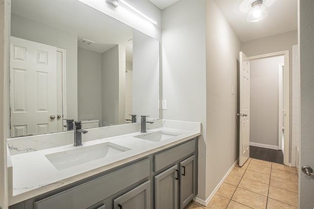 Building Photo - 9858 Bradford Grove Dr