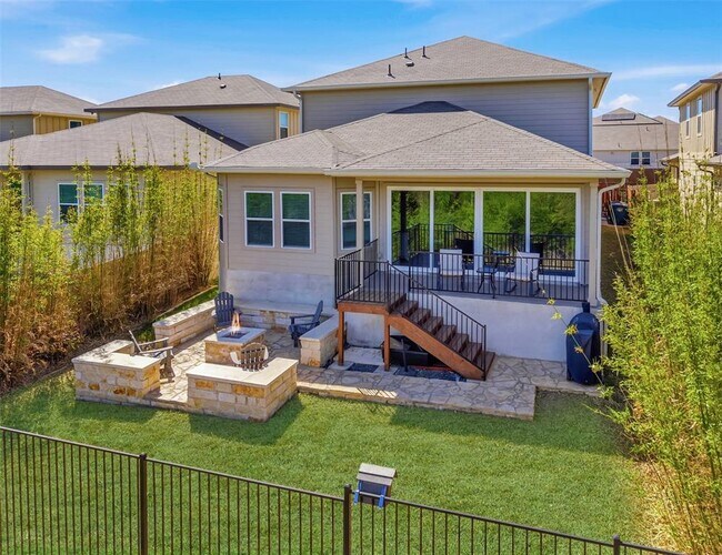 Building Photo - 904 View Dr