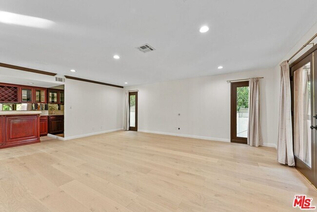 Building Photo - 15123 Greenleaf St