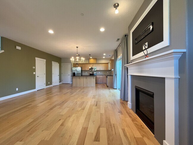 Building Photo - Modern 4-Bedroom Home on Large Corner Lot ...