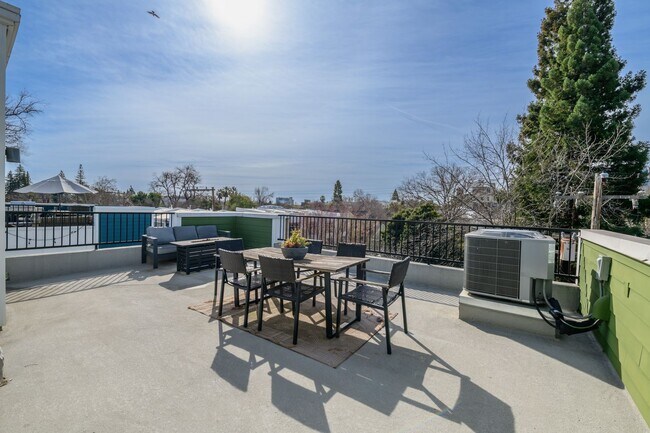 Building Photo - Fully Furnished & Move-In Ready in Midtown | Stylish & Modern Home for Rent
