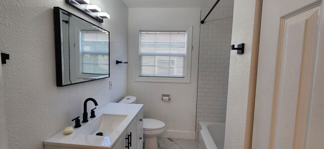 Building Photo - Beautiful 3 Bedroom Home in the Heart of Land Park