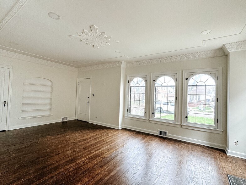 Building Photo - 2331 N 54th St