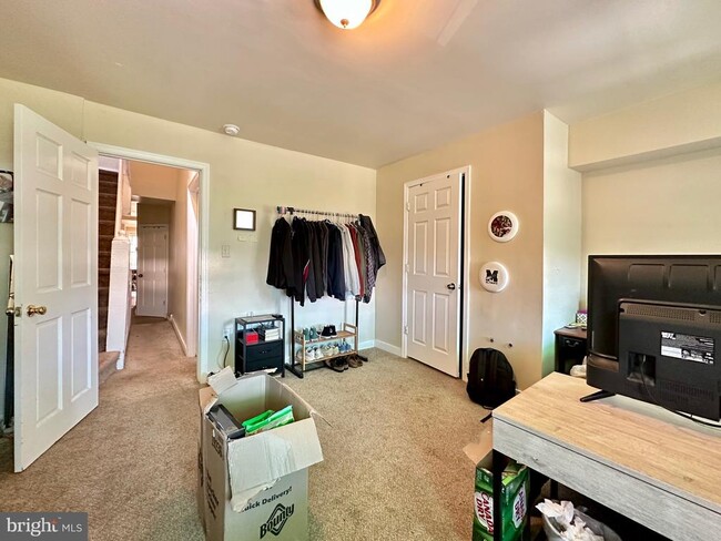 Building Photo - 1429 W Norris St