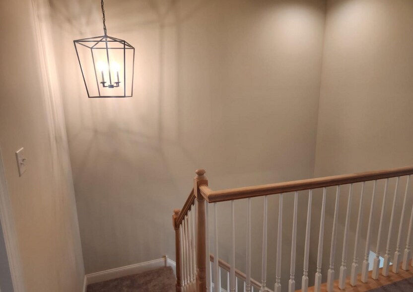 Building Photo - 328 Foxtail Ln