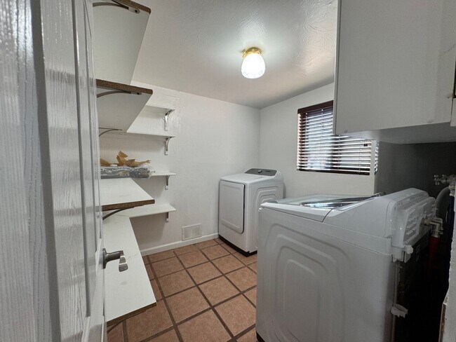 Building Photo - 3BR/2BA/2CG, with POOL, 1,396 sq.ft. rental in Sierra Vista, AZ