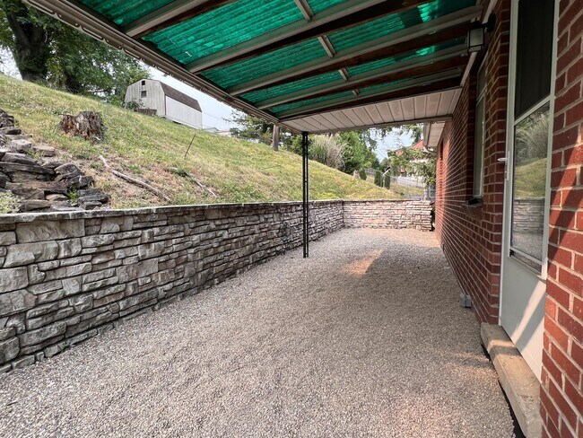 Building Photo - 1135 Sunset Dr