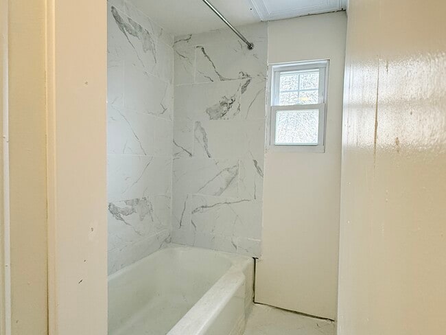 Building Photo - 210 Center Ave