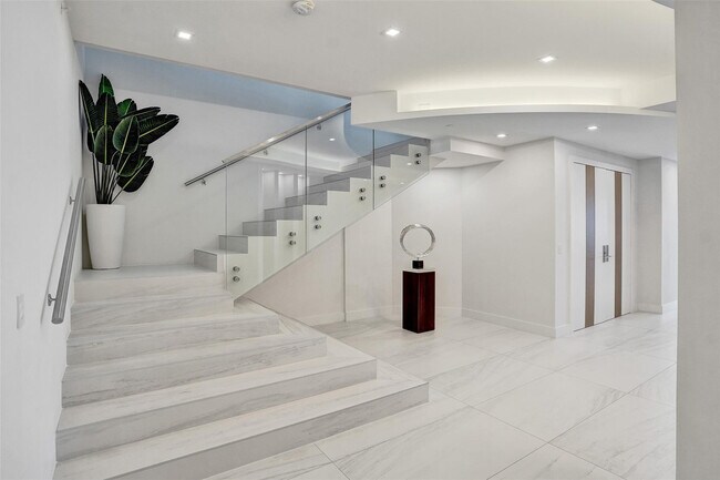 Building Photo - 701 N Fort Lauderdale Beach Blvd