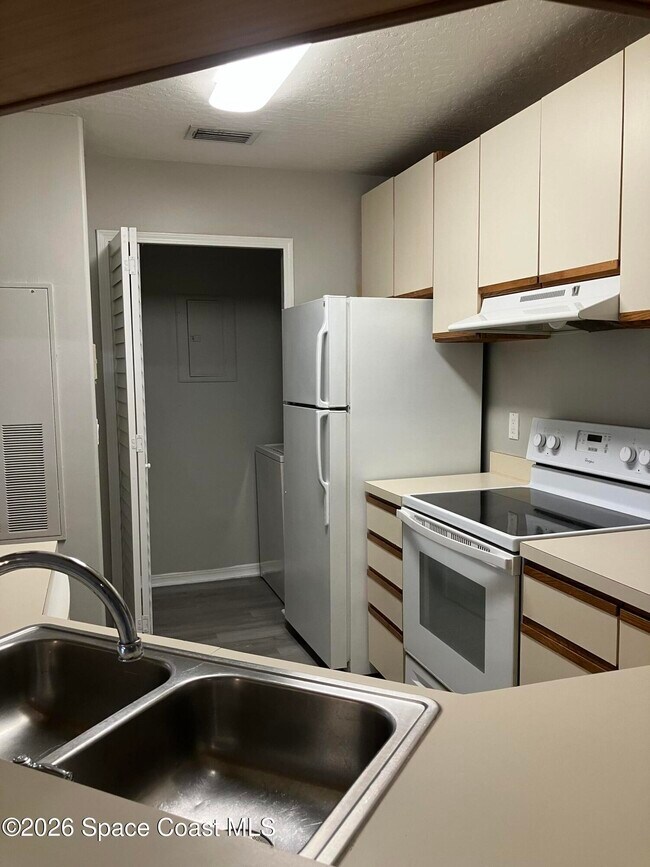 Building Photo - 7667 N Wickham Rd