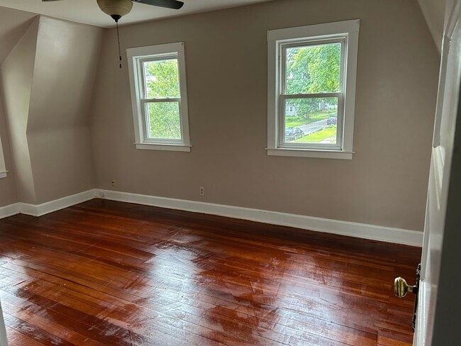 Building Photo - Charming Home in Heart of Rock Island