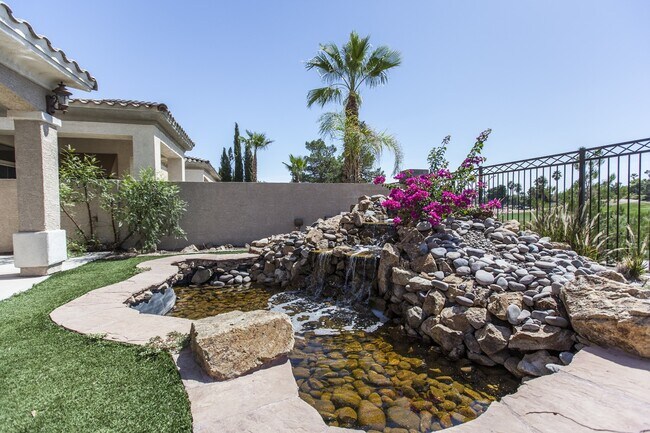 Building Photo - Rhodes Ranch Golf Course View