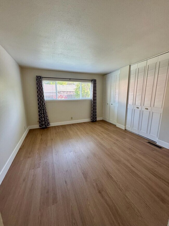 Building Photo - Charming Single-Story Home 4 bed 2 bath in Pleasanton’s Desirable Birdland Neighborhood