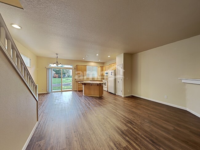 Building Photo - 1628 NE 10th Pl