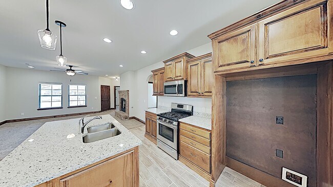 Building Photo - Very Nice 4 Bedroom 2 Bath Home in Yukon Schools