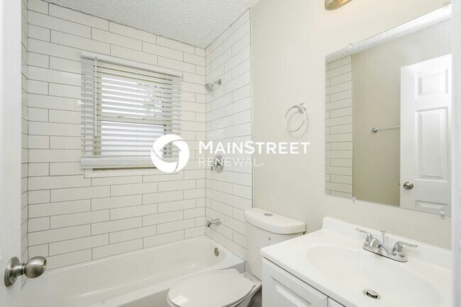 Building Photo - 3 Bedroom Pet-Friendly Home in LOUISVILLE,...