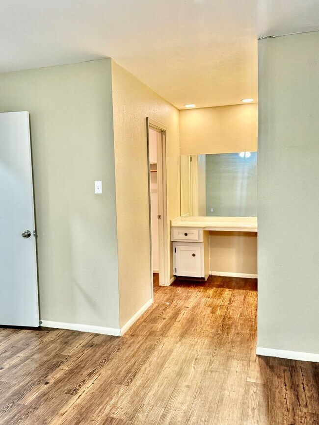 Building Photo - 5122 Moultrie Dr