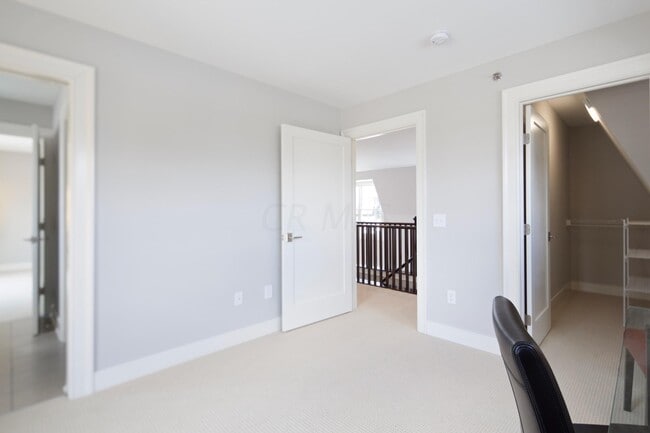 Building Photo - 84 N 6th St