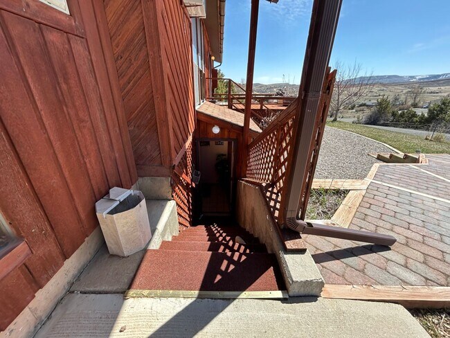 Building Photo - Beautiful Furnished 2 Bedroom Basement Apa...