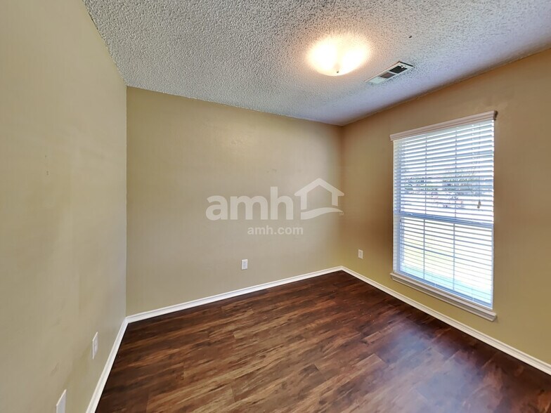 Building Photo - 6501 Gardenia Dr