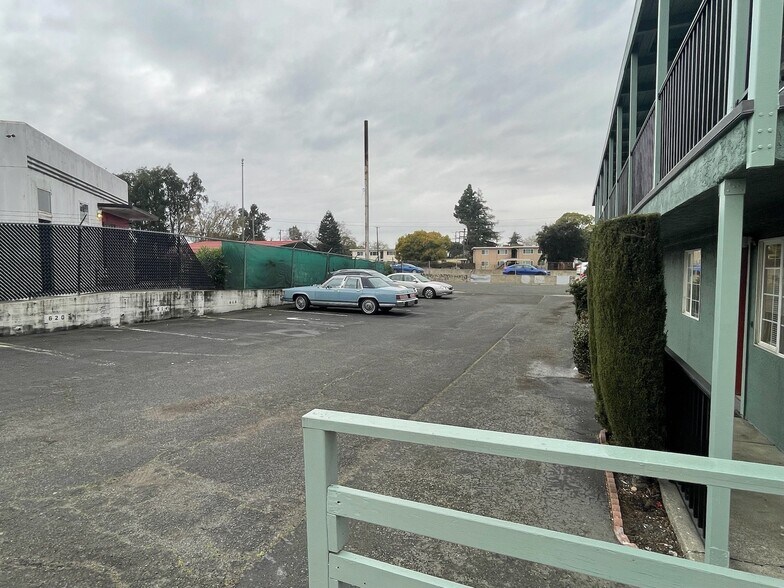 Building Photo - 630-644 Lincoln Rd E