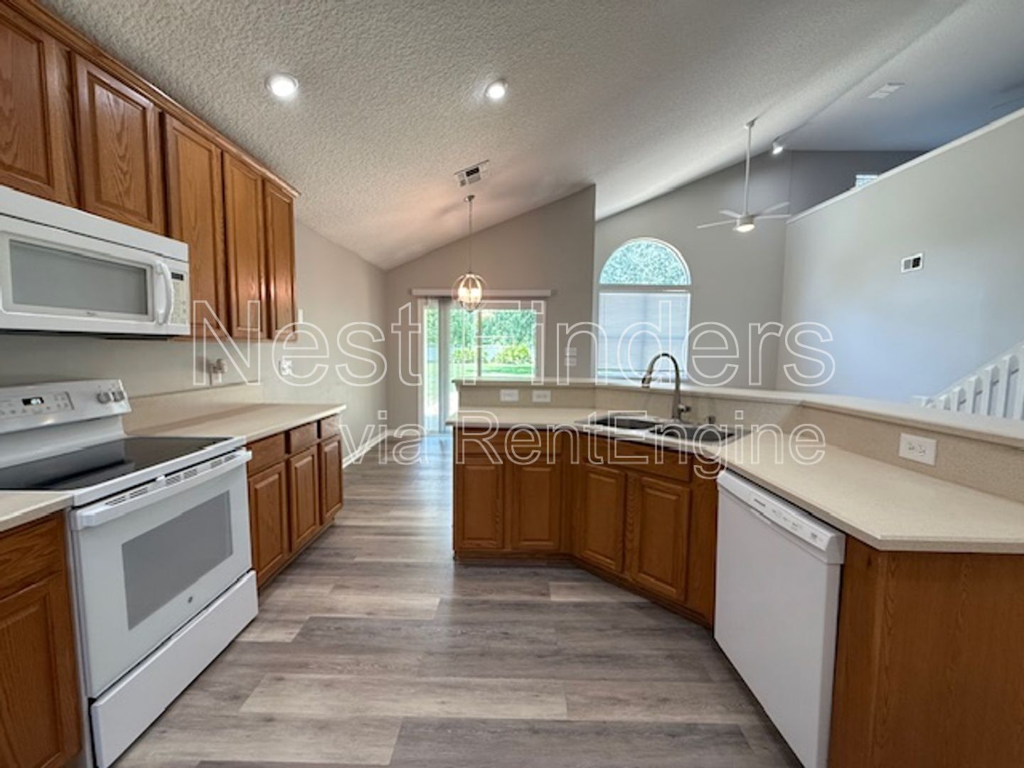 Building Photo - 830 S Lilac Loop