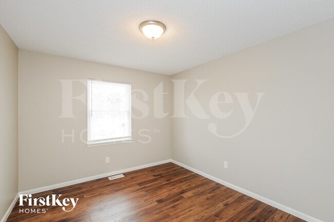 Building Photo - 2116 NE Cromwell St