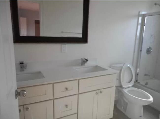 Building Photo - Beautiful & Cozy 4 Bedroom Home with Modern Upgrades!