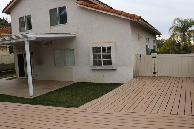 Building Photo - Spacious ALPINE 3 Bedroom 2.5 Bath 2 Story on a Cul De Sac