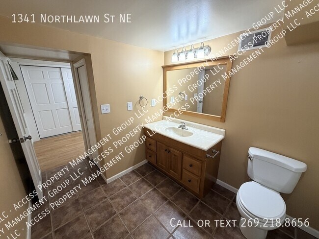 Building Photo - 1341 Northlawn St NE