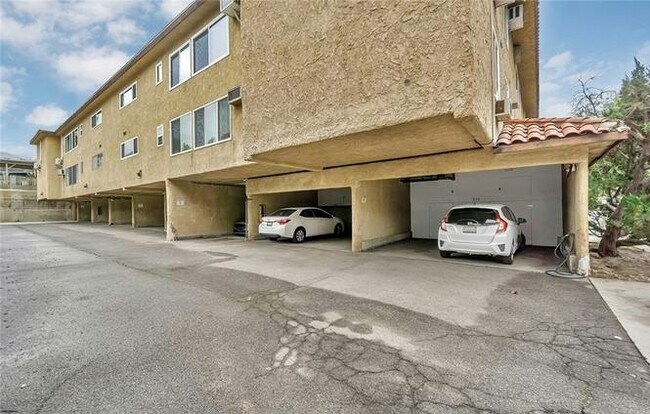 Building Photo - 3907 La Crescenta Ave