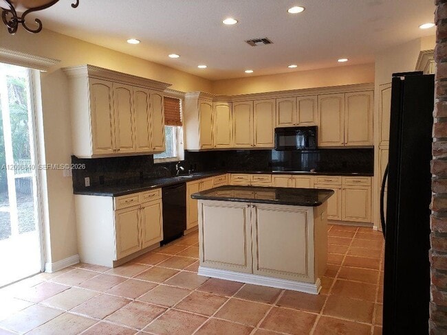 Building Photo - 6352 Squirewood Way