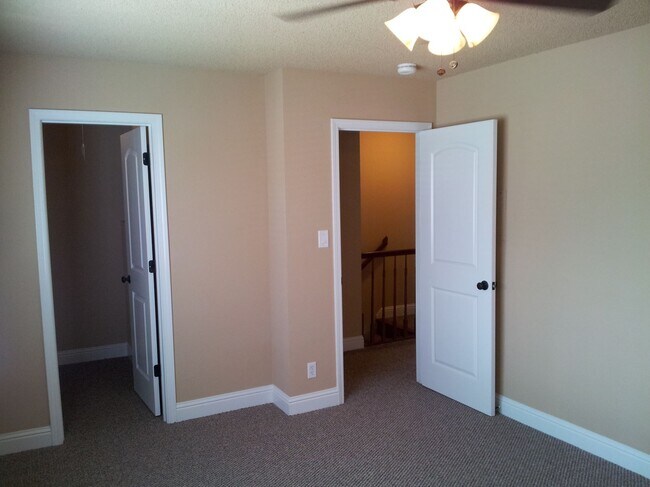 Building Photo - 255 Sharp Cir