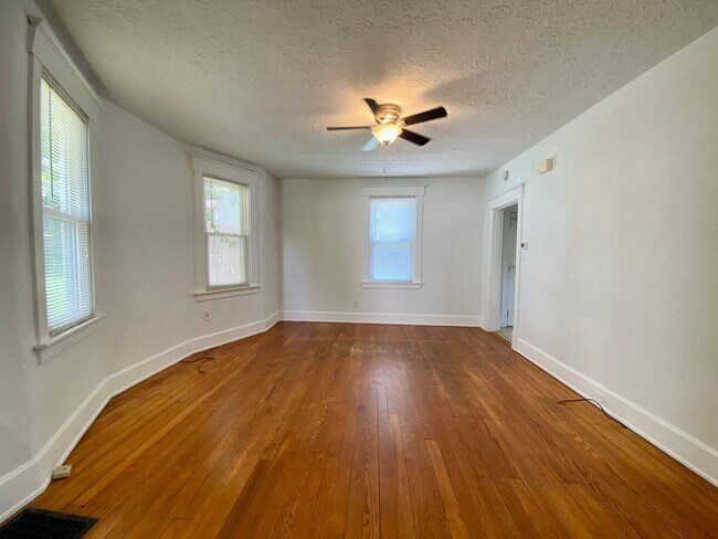Building Photo - Charming 3 Bed/ 2 Bath in the Heart of Oakley Only $2675/mo!
