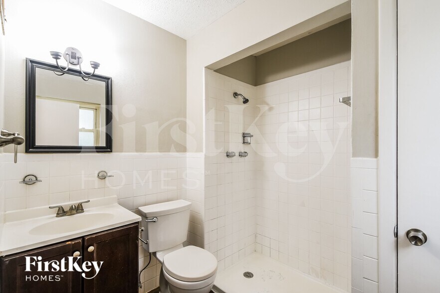 Building Photo - 3915 Rodapa Dr