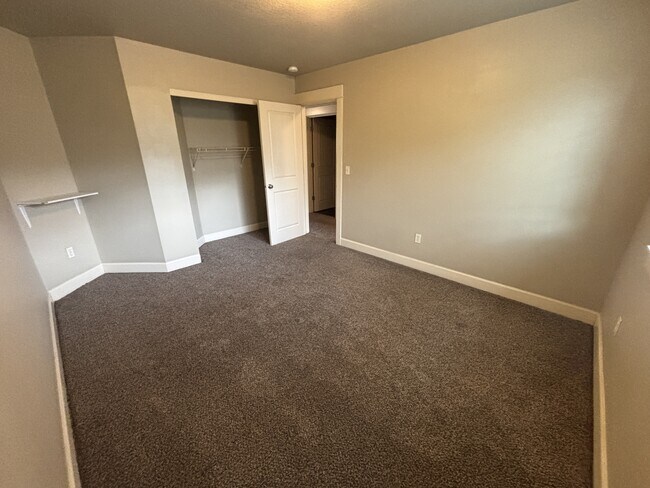 Building Photo - 13392 SE Autumnwood Ln