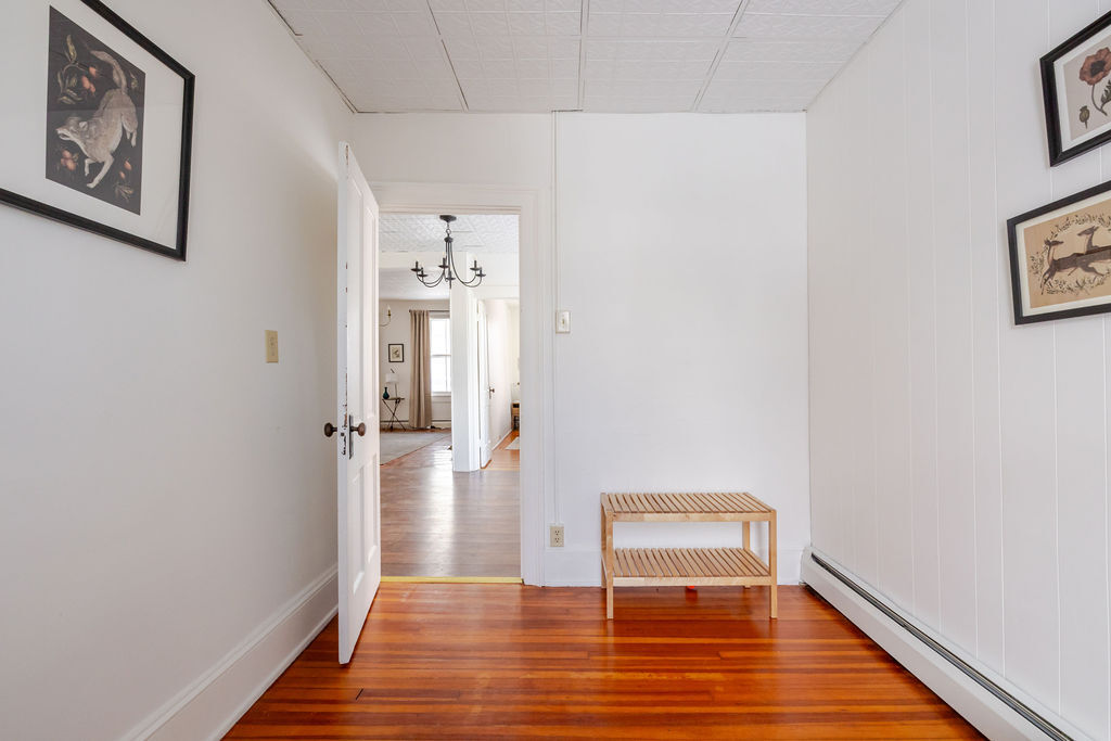 Building Photo - 552 Columbia St