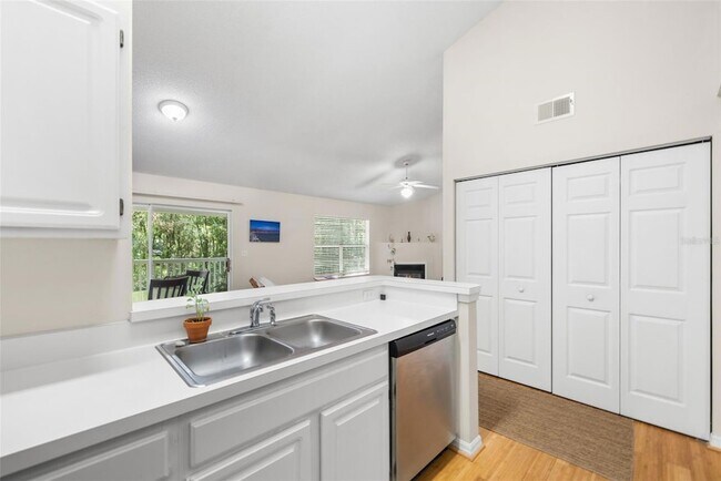 Building Photo - 10000 SW 52nd Ave