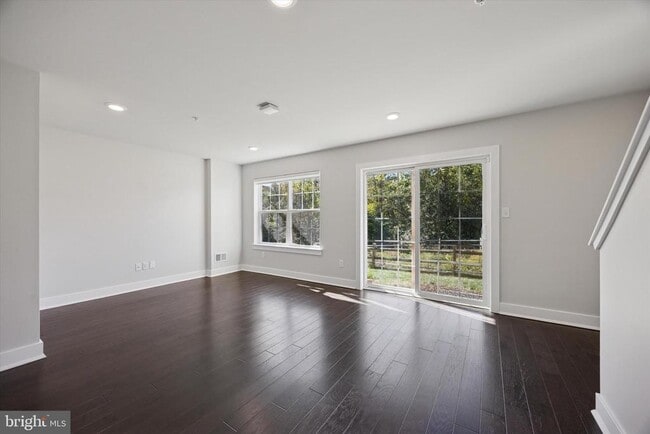 Building Photo - 138 Livingston Ln