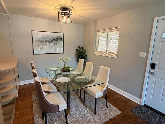 Building Photo - 8862 Zodiac Dr