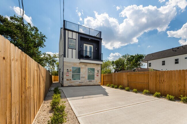 Building Photo - 3516 Noah St