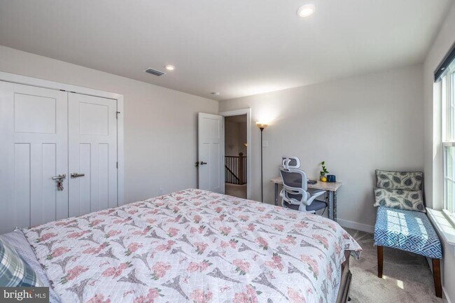 Building Photo - 523 Spring Manor Blvd