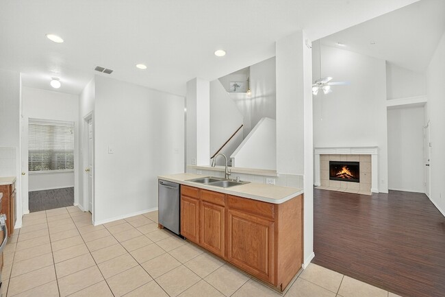 Building Photo - 1006 Hidden Creek Dr