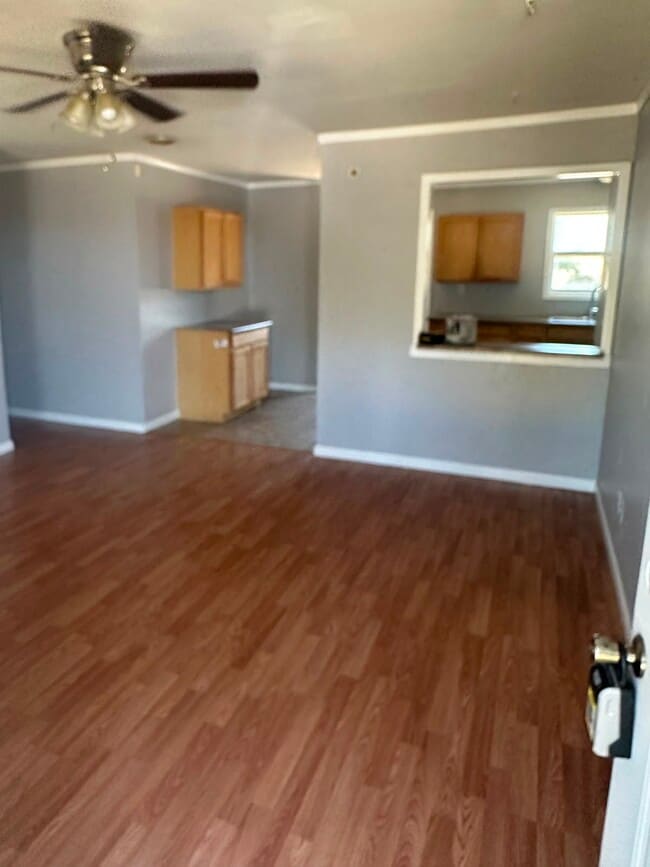 Building Photo - 302 Almond Ave