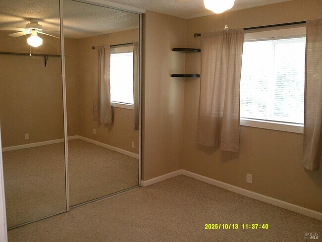 Building Photo - 725 Devonshire Ct