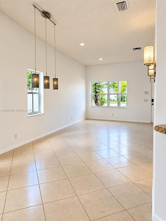 Building Photo - 908 Tanglewood Cir