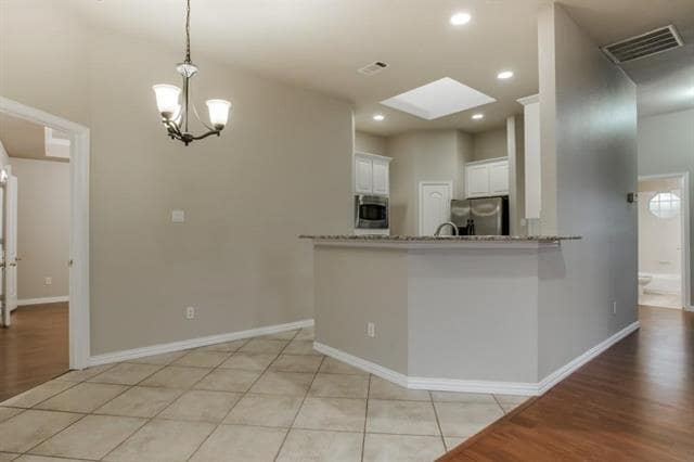 Building Photo - 883 San Jacinto Dr