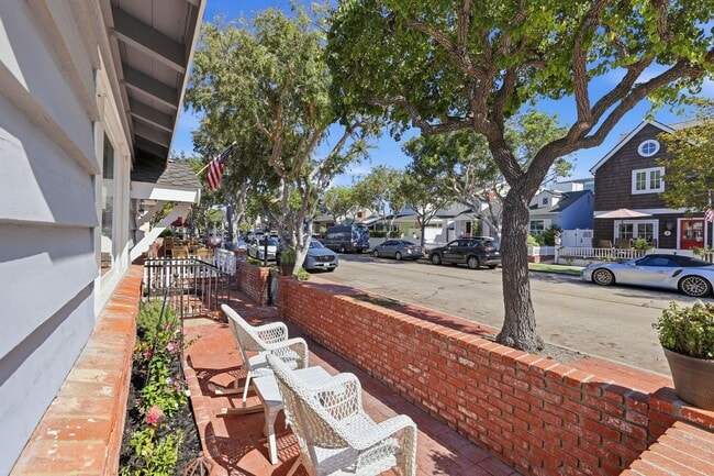 Building Photo - Furnished Balboa Peninsula Point Cottage Home | Available November 1st – April 30th