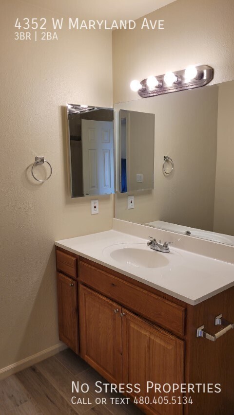 Building Photo - Remodeled 3 Bedroom Townhome off 43rd Ave ...