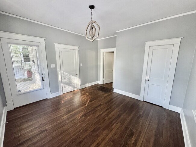 Building Photo - 666 Landis St